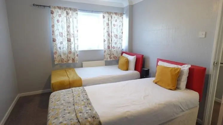 Executive Ev, Banyolu/Duşlu (Spacious 5 Bedr Townhouse)