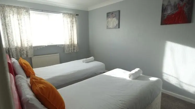 Executive Ev, Banyolu/Duşlu (Spacious 5 Bedr Townhouse)