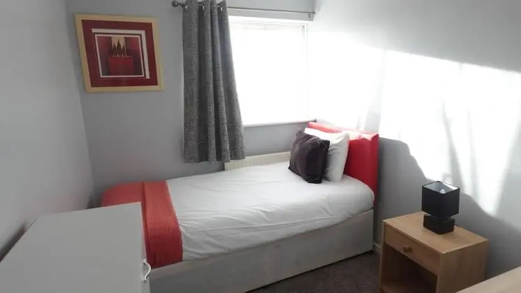 Executive Ev, Banyolu/Duşlu (Spacious 5 Bedr Townhouse)