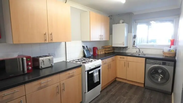 Executive Ev, Banyolu/Duşlu (Spacious 5 Bedr Townhouse)