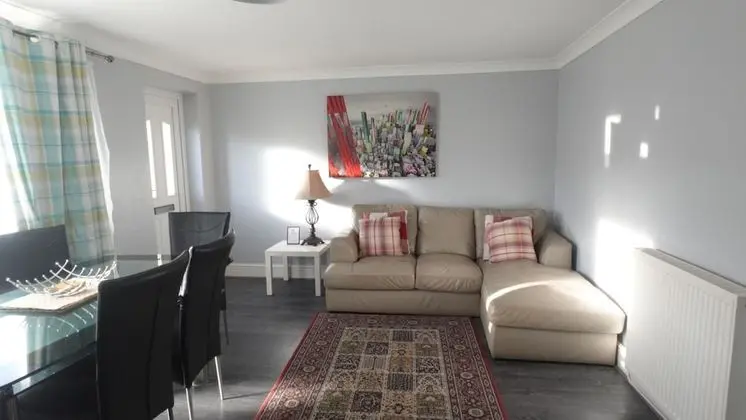 Executive Ev, Banyolu/Duşlu (Spacious 5 Bedr Townhouse)