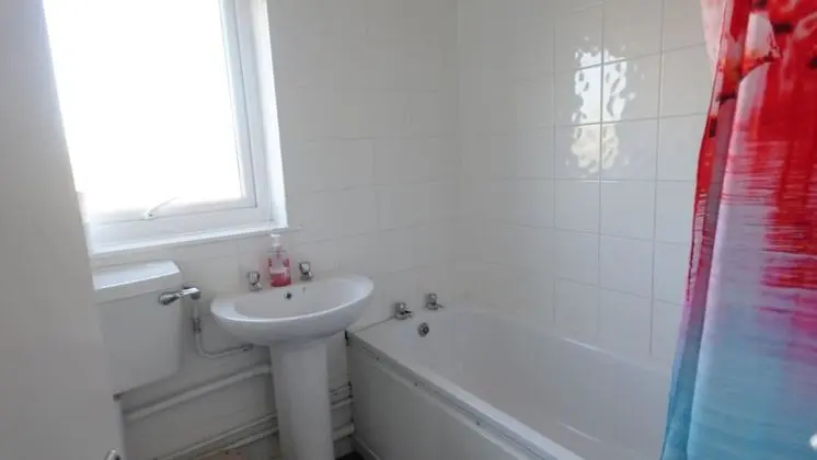 Executive Ev, Banyolu/Duşlu (Spacious 5 Bedr Townhouse)