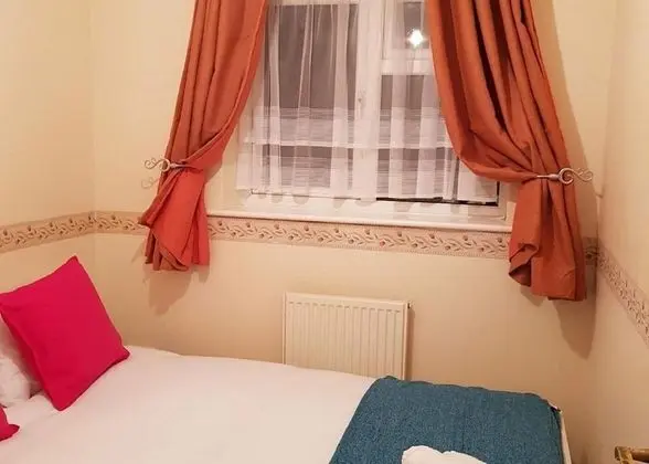 Business Ev, Özel Banyo (4 Bedr Corporate Housing)