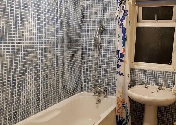 Business Ev, Özel Banyo (4 Bedr Corporate Housing)