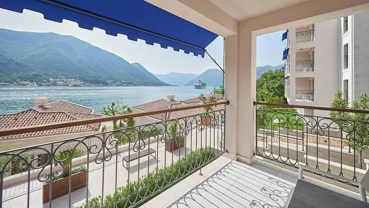 Deluxe Tek Büyük Yataklı Oda, Deniz Manzaralı
