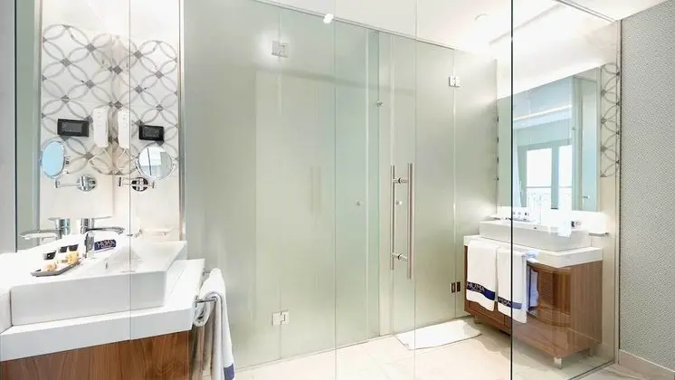 Deluxe Tek Büyük Yataklı Oda, Deniz Manzaralı