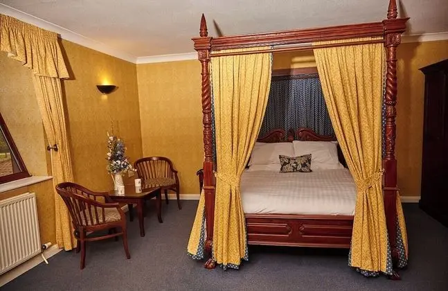 Honeymoon Tek Büyük Yataklı Oda (Superior Four Poster )