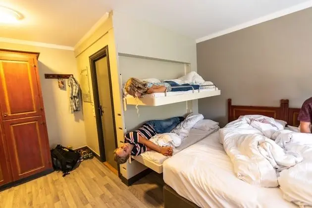 Standard Oda (2 adults + 2 children)