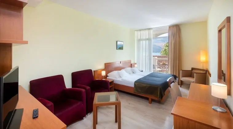 Tek Büyük veya İki Ayrı Yataklı Oda, Balkon