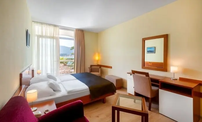 Tek Büyük veya İki Ayrı Yataklı Oda, Balkon