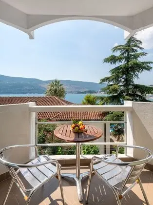 Tek Büyük veya İki Ayrı Yataklı Oda, Balkon