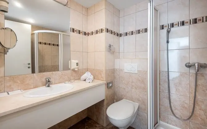 Tek Büyük veya İki Ayrı Yataklı Oda, Balkon