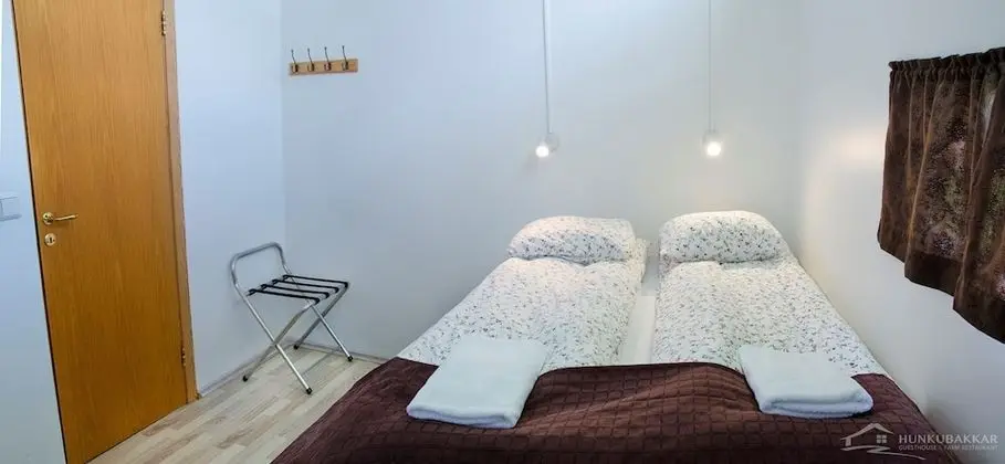 Tek Büyük veya İki Ayrı Yataklı Oda, Ortak Banyo