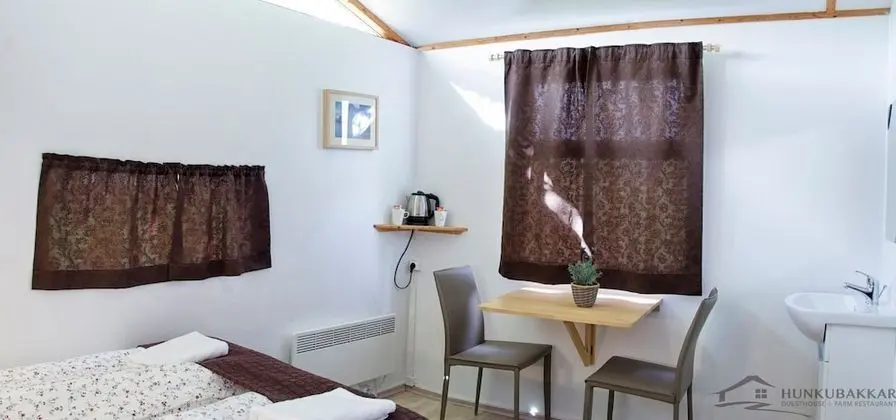 Tek Büyük veya İki Ayrı Yataklı Oda, Ortak Banyo