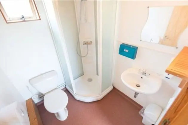 Tek Büyük veya İki Ayrı Yataklı Oda, Ortak Banyo