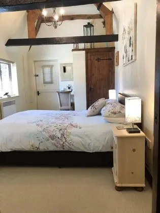 Deluxe Tek Büyük Yataklı Oda, Banyolu/Duşlu, Avlu Manzaralı (The Manger)