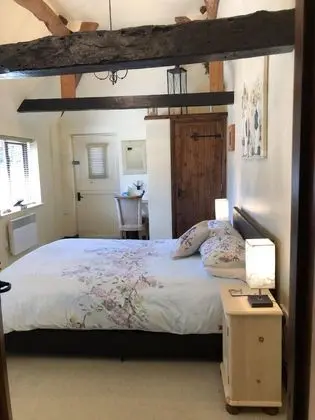 Deluxe Tek Büyük Yataklı Oda, Banyolu/Duşlu, Avlu Manzaralı (The Manger)