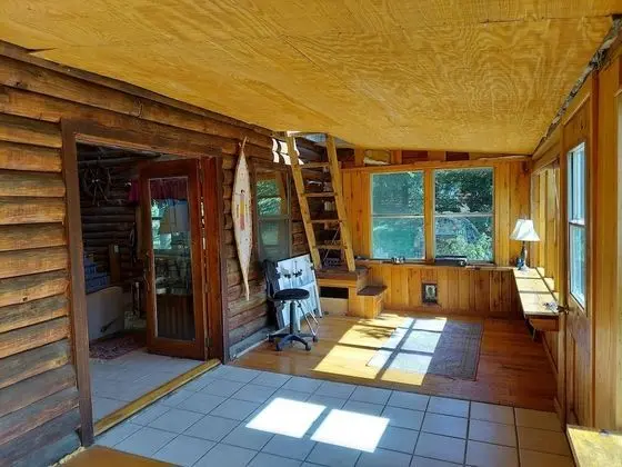 Kulübe (Hunters Hike - Secluded - 160 acre HU)