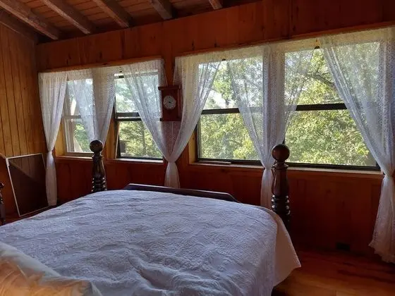 Kulübe (Hunters Hike - Secluded - 160 acre HU)