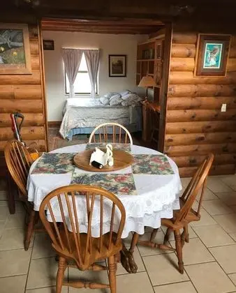 Kulübe (Hunters Hike - Secluded - 160 acre HU)