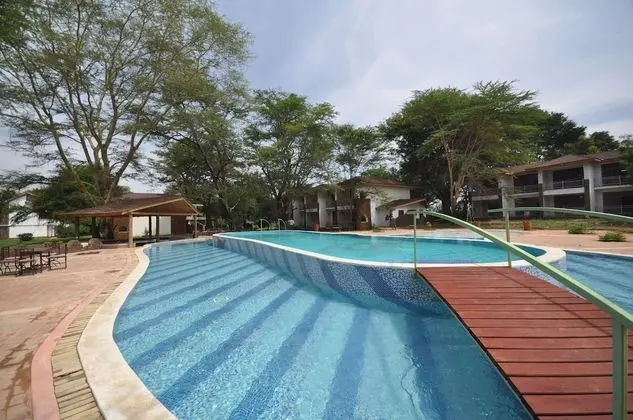 Deluxe Tek Büyük Yataklı Oda, Havuz Manzaralı