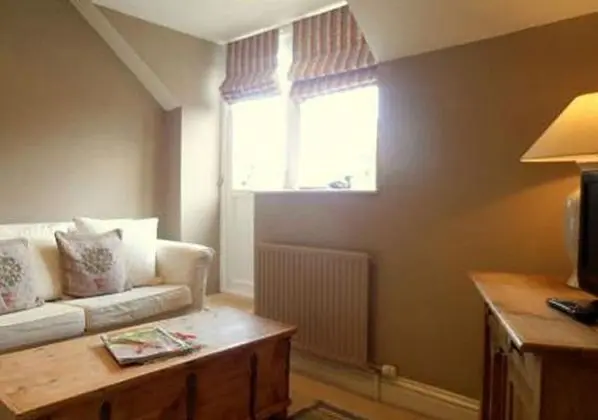 Büyük Yataklı Tek Kişilik Oda