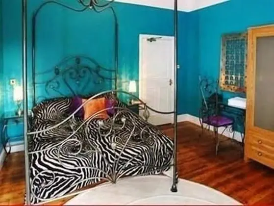 Tek Büyük Yataklı Oda, Banyolu/Duşlu (The Dali Room)