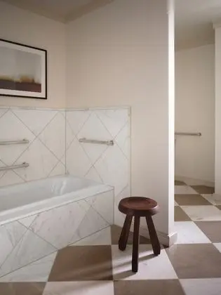 Engellilere uygun banyo