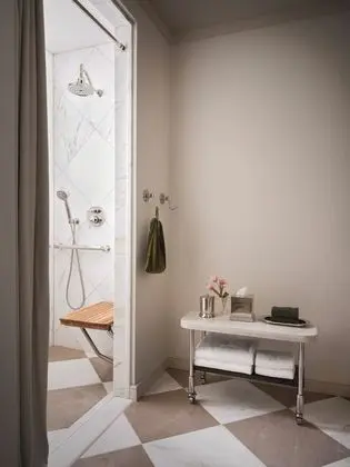 Engellilere uygun banyo