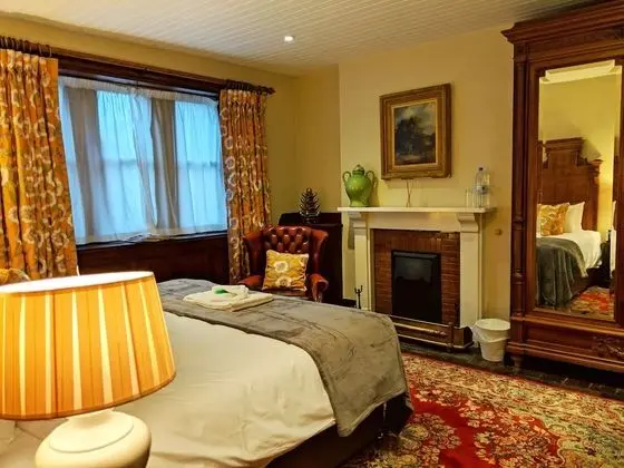 Tek Büyük veya İki Ayrı Yataklı Oda, Banyolu/Duşlu