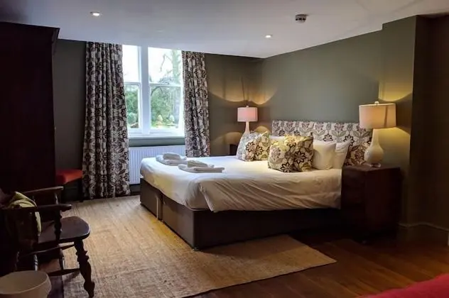 Tek Büyük veya İki Ayrı Yataklı Oda, Banyolu/Duşlu