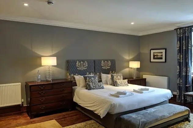 Tek Büyük veya İki Ayrı Yataklı Oda, Banyolu/Duşlu