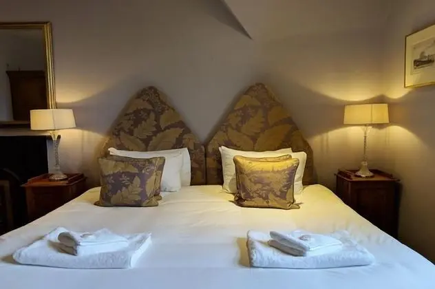 Tek Büyük veya İki Ayrı Yataklı Oda, Banyolu/Duşlu