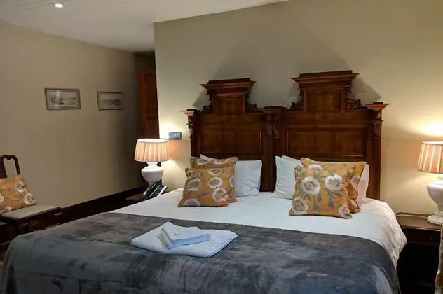 Tek Büyük veya İki Ayrı Yataklı Oda, Banyolu/Duşlu