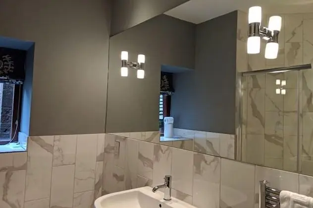 Tek Büyük veya İki Ayrı Yataklı Oda, Banyolu/Duşlu