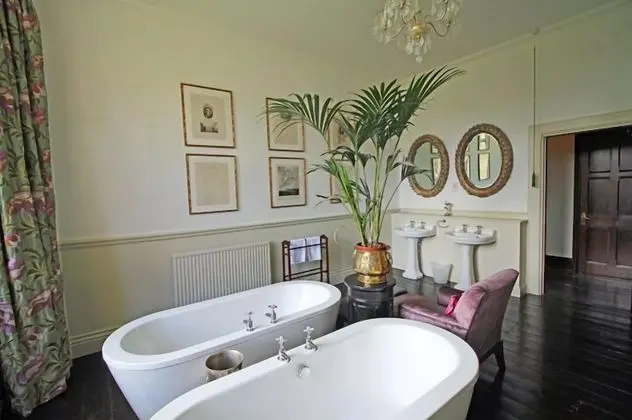 Tek Büyük Yataklı Oda, Banyolu/Duşlu (Douglas Suite)