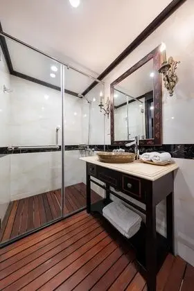 Tek Büyük veya İki Ayrı Yataklı Oda, Balkon (Suite)