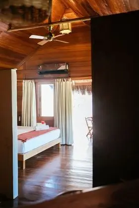 Bungalov, Havuz Manzaralı