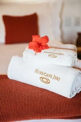 Bungalov, Havuz Manzaralı