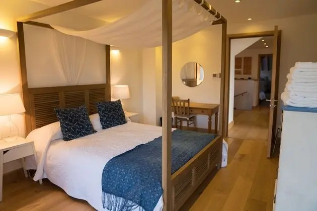 Superior Tek Büyük Yataklı Oda, Banyolu/Duşlu, Bahçe Manzaralı (Four Poster Bed )