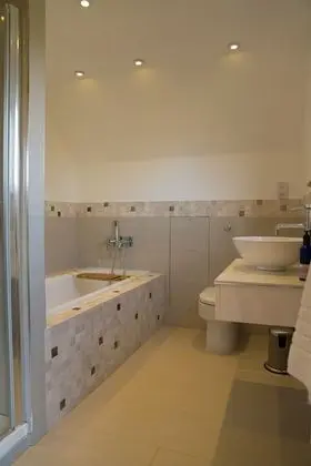 Superior Tek Büyük Yataklı Oda, Banyolu/Duşlu, Bahçe Manzaralı (Four Poster Bed )