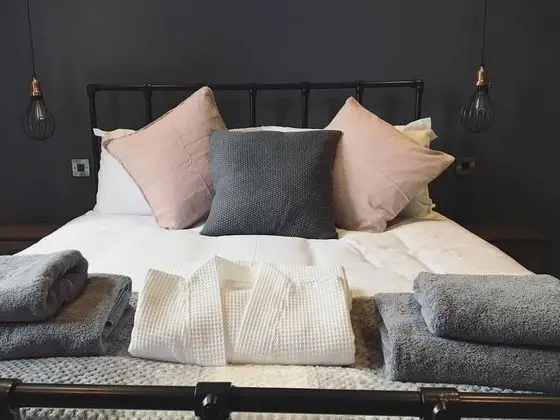 Standard Tek Büyük Yataklı Oda