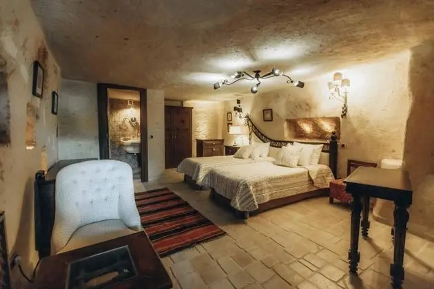 Deluxe Cave