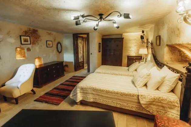 Deluxe Cave