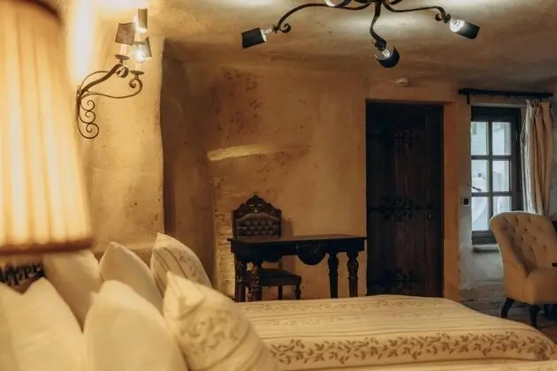 Deluxe Cave