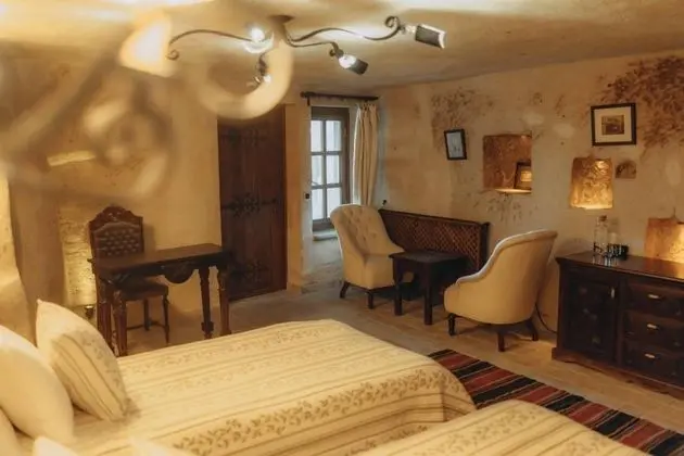 Deluxe Cave