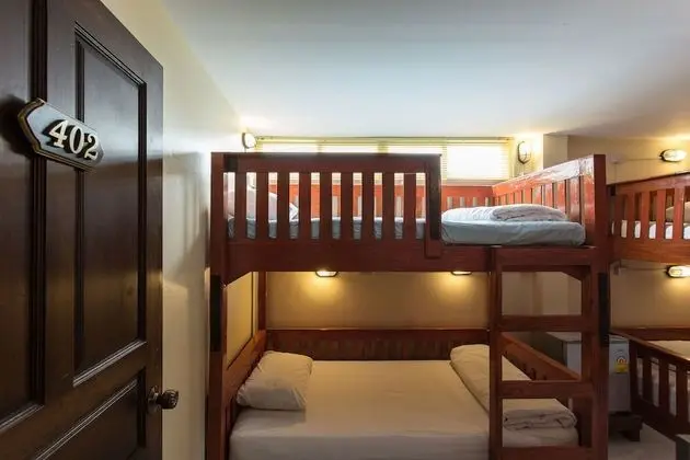 4-Bed Mixed Dorm with Private Bathroom