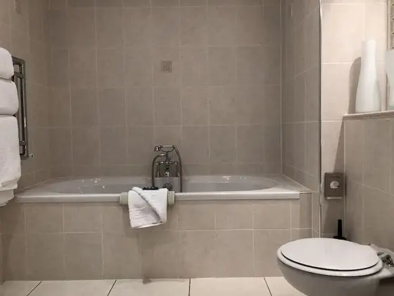 Tek Büyük veya İki Ayrı Yataklı Oda, Banyolu/Duşlu