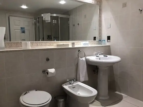 Tek Büyük veya İki Ayrı Yataklı Oda, Banyolu/Duşlu