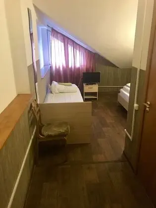 Tek Büyük veya İki Ayrı Yataklı Oda, 2 Tek Kişilik Yatak, Sigara İçilmez